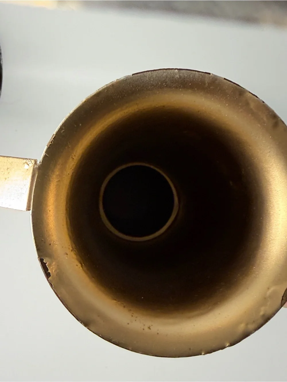 Cosmo Living by Cosmopolitan Abstract Cream/Gold Metal Vase NWOT